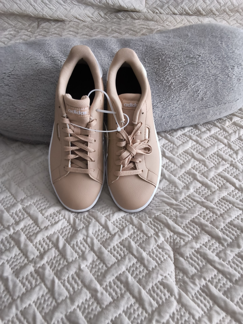 adidas Beige/Tan Casual Low-Top Sneakers